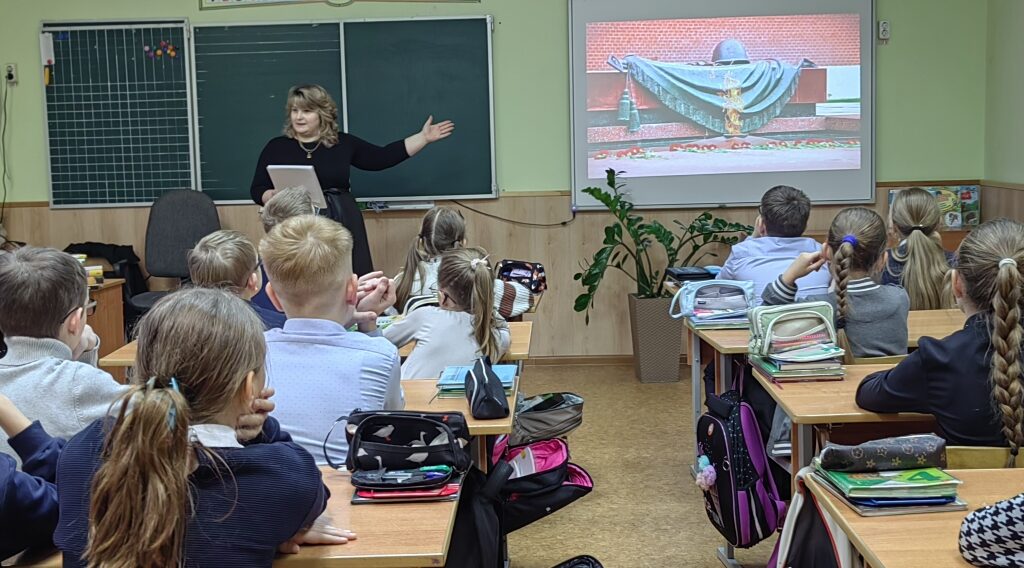 Урок мужества посвятили неизвестному солдату