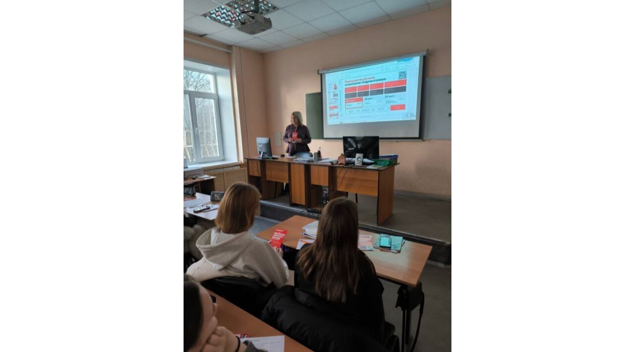 Студентам Брянского техникума индустрии сервиса рассказали о поступлении в университет