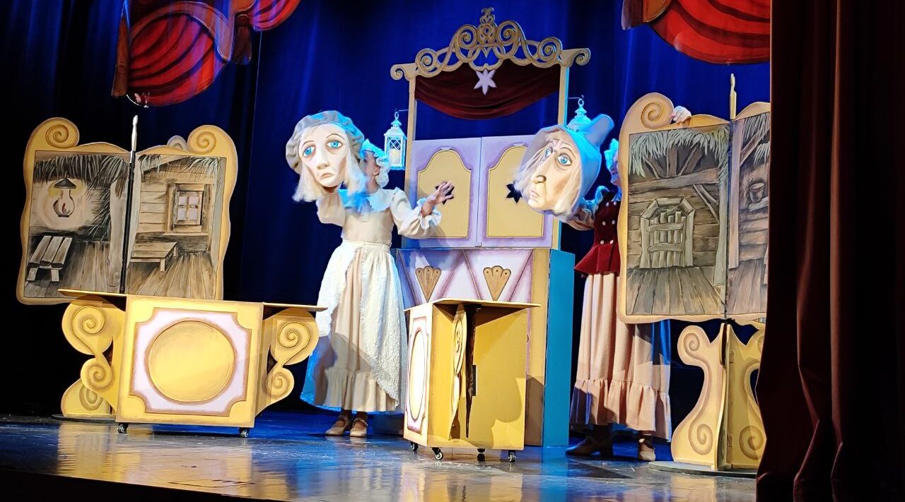 Брянские кукольники показали спектакль «Мальчик-с-пальчик»