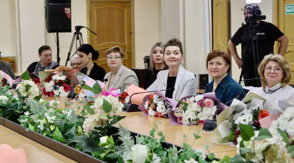 30 брянских работников культуры получили муниципальные премии