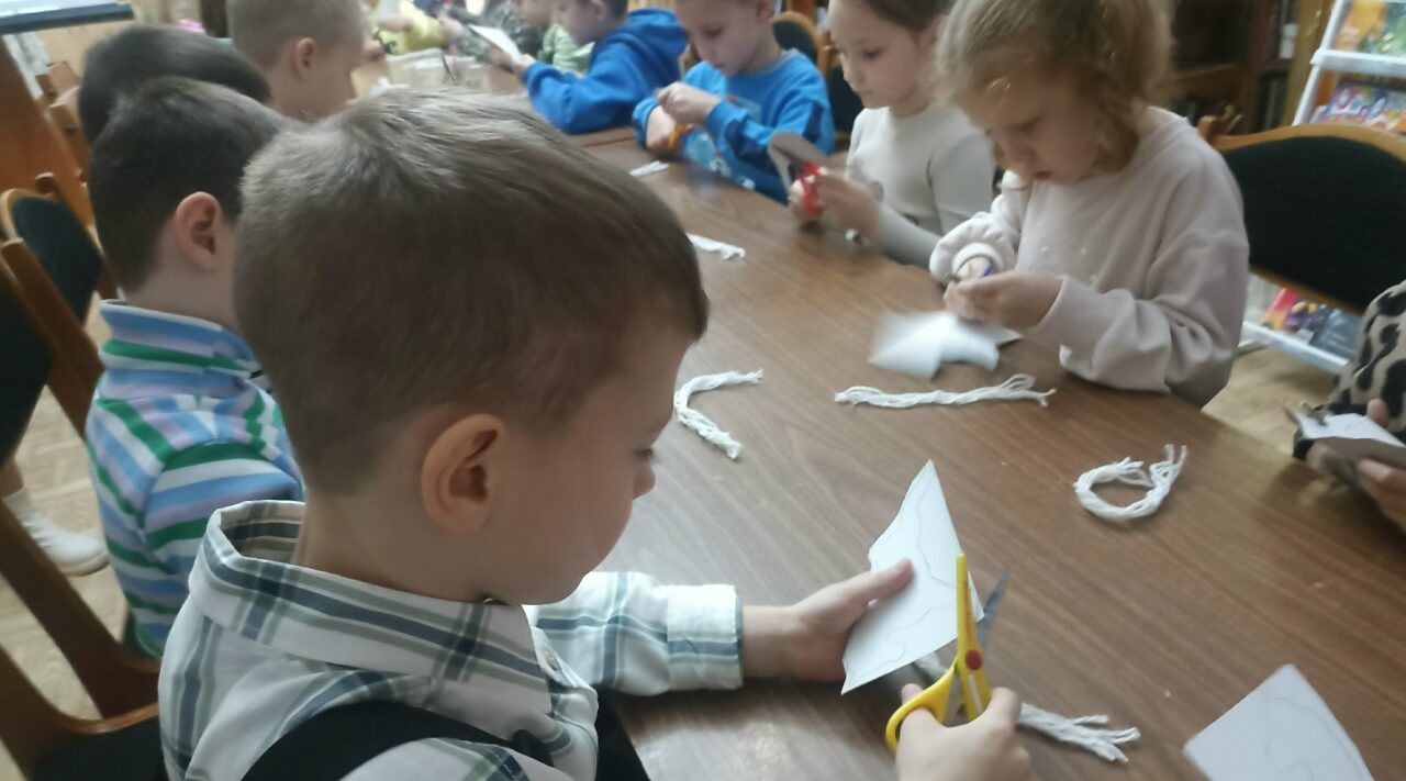 В брянской библиотеке провели «сказочный» мастер-класс