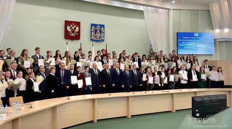 В Брянске чествовали талантливую молодежь — обладателей именных стипендий
