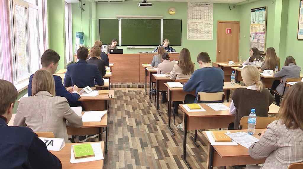 Более 5 тысяч брянских выпускников пишут итоговое сочинение