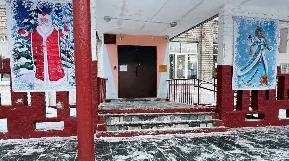 Дорожные службы Брянска расчищают подъезды к социальным объектам