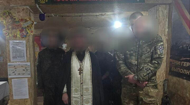 Священники Брянской епархии передали бойцам выпечку к новогоднему столу