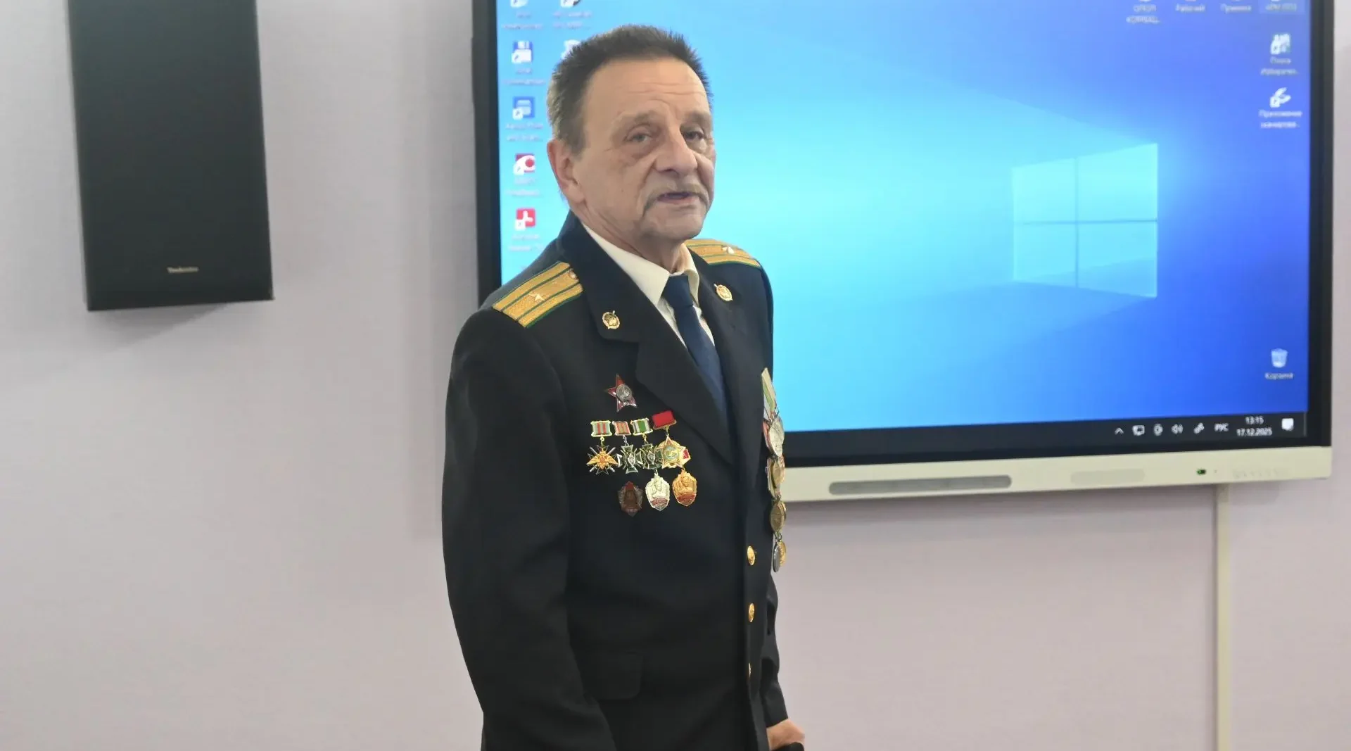 В Брянском строительно-технологическом техникуме прошла встреча студентов с участником СВО