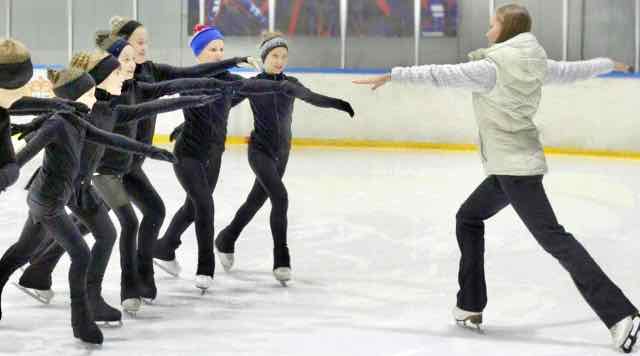 Брянским тренерам вручили 17 квартир в 2025 году