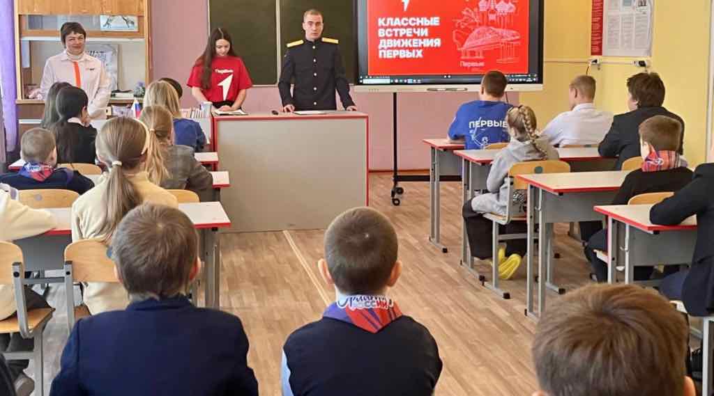 Курсант из Луганска провел профориентацию для брянских школьников