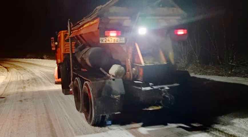 Дорожные службы Брянской области работают на трассах круглосуточно