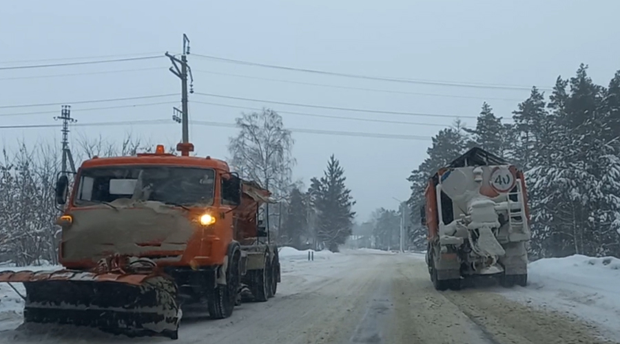 В Жуковском округе устраняют последствия снегопада