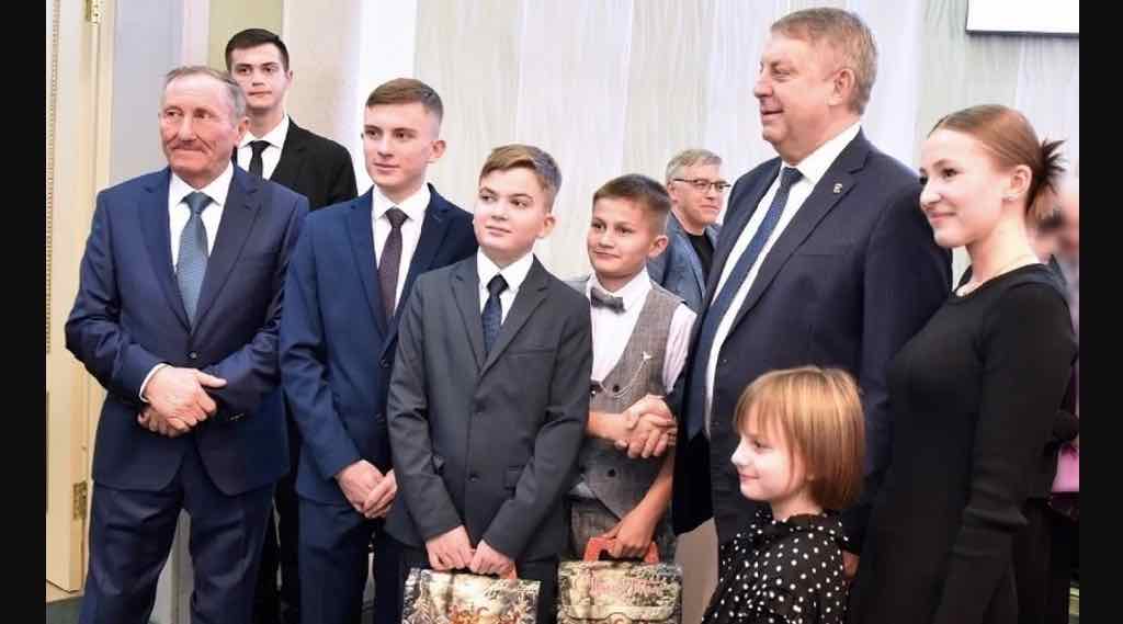 На поддержку семей Брянской области выделили 2,8 млрд рублей