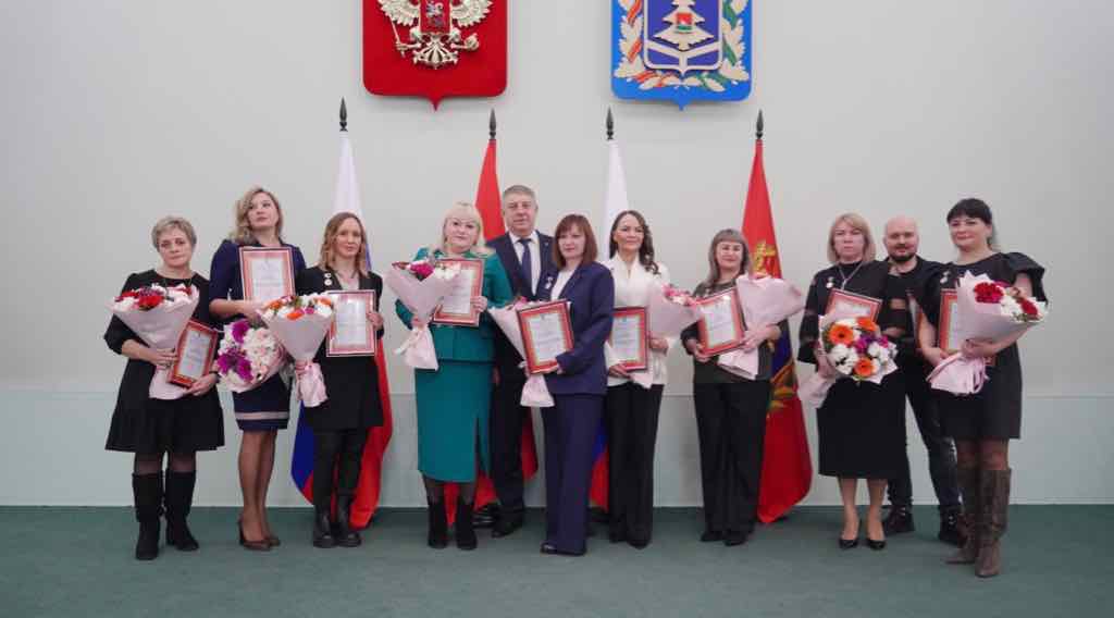 Брянские журналисты получили высокие награды на федеральном уровне