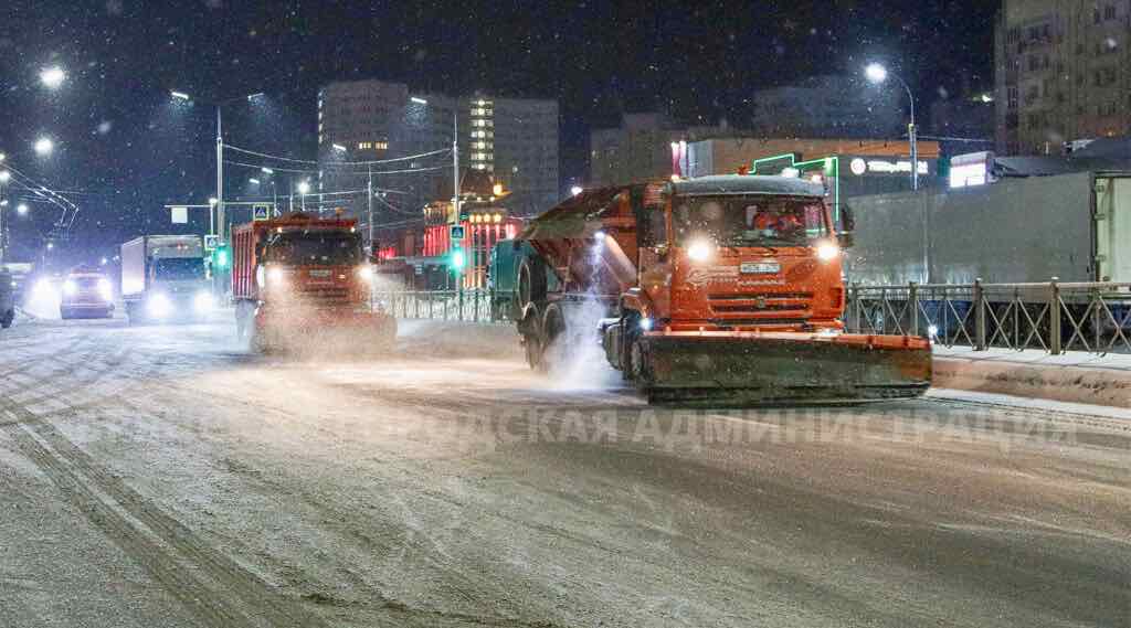 В Брянске для уборки снега задействовали дополнительную технику