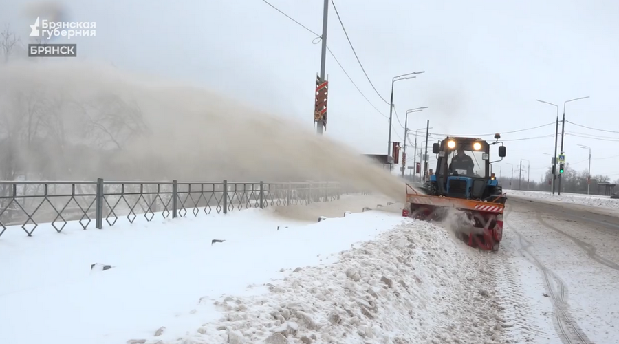 В Брянской области продолжается очистка дорог и улиц от последствий «Фрэнсиса»
