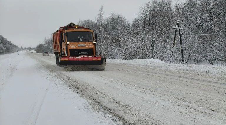 Дороги Брянщины расчищают от снега кругосуточно