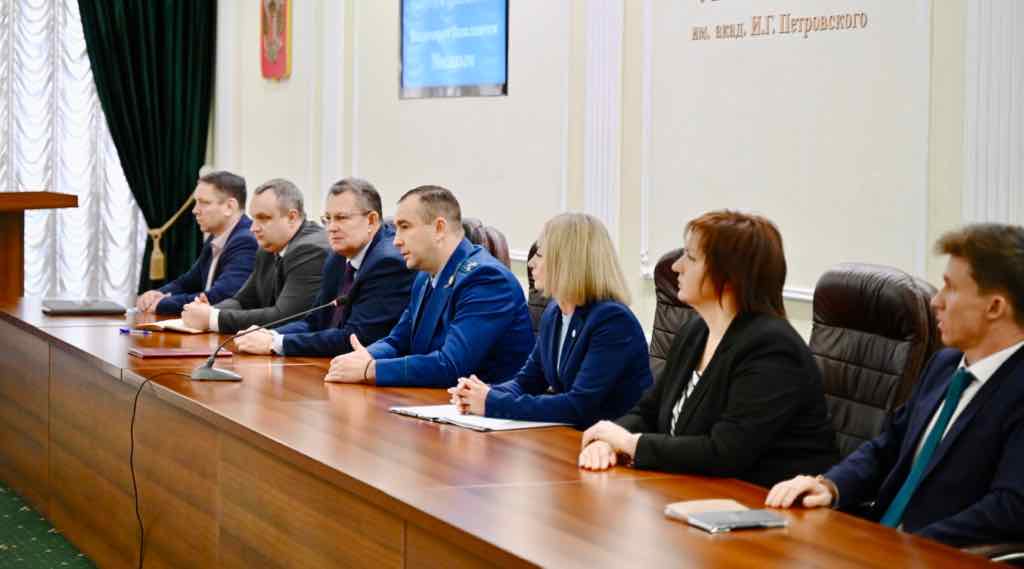 Студенты-юристы БГУ встретились с прокурором Брянской области