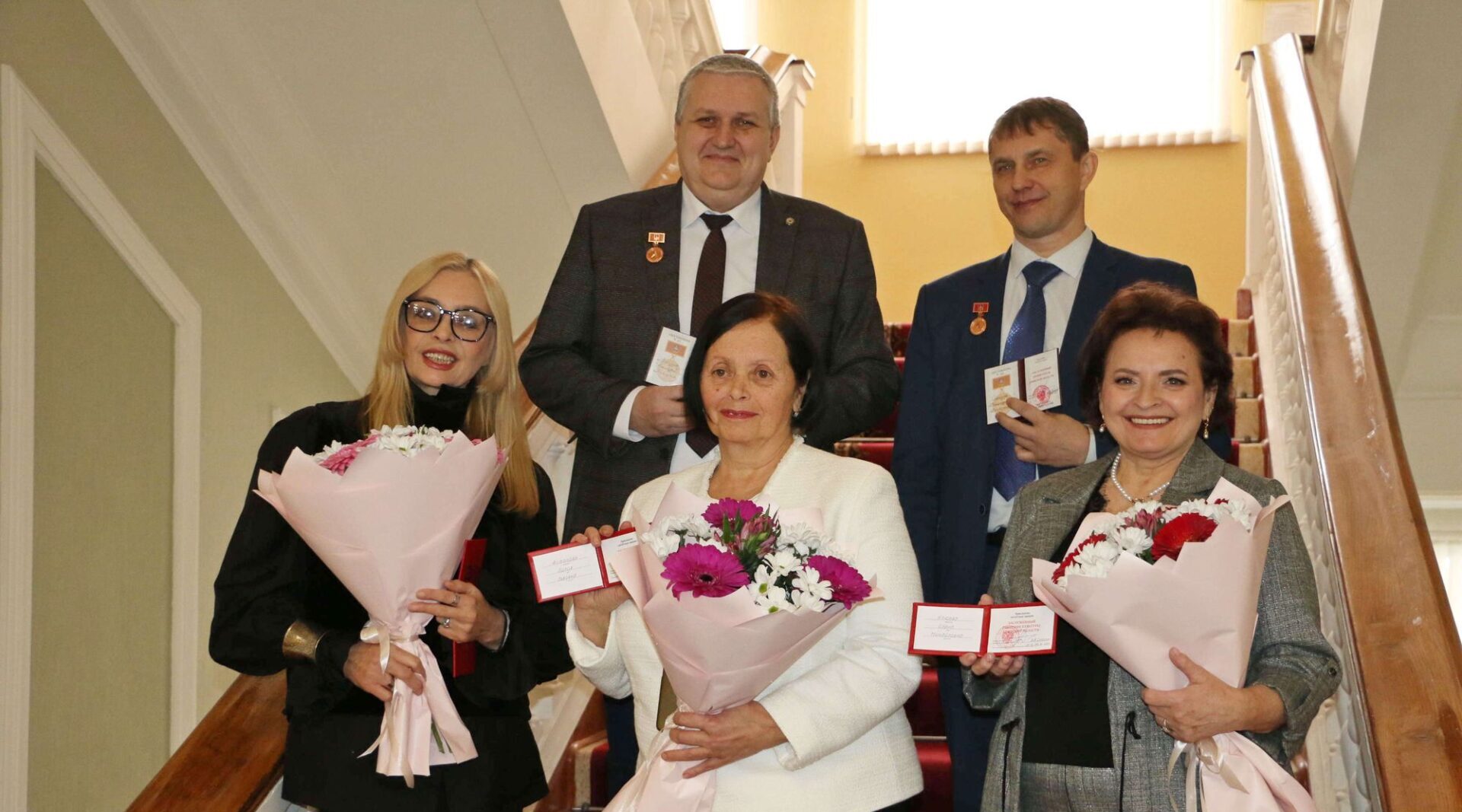 В Брянской облдума отличившимся землякам вручили нагрудные знаки