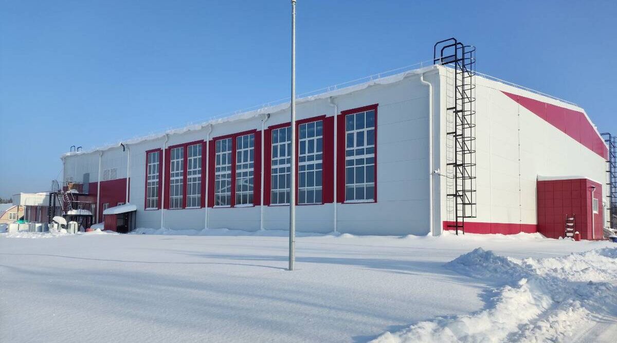 В новом спорткомплексе в Клетне Брянской области установили оборудование