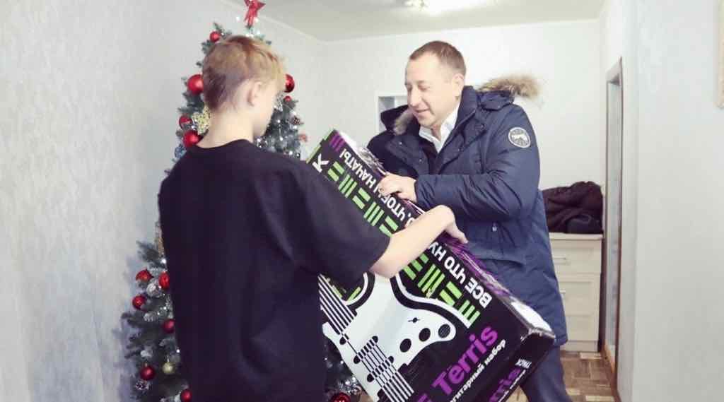 Руководители Брянского района исполнили новогодние желания детей