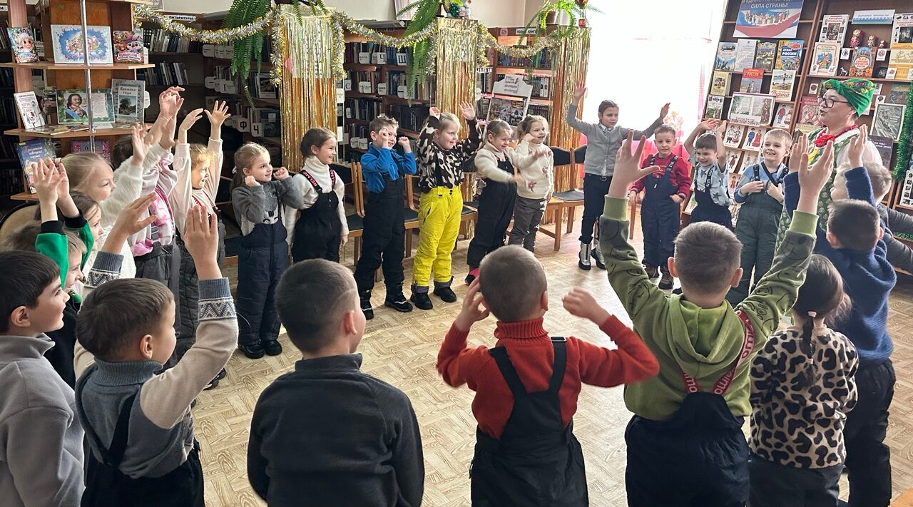 Для брянских детсадовцев прошли рождественские забавы