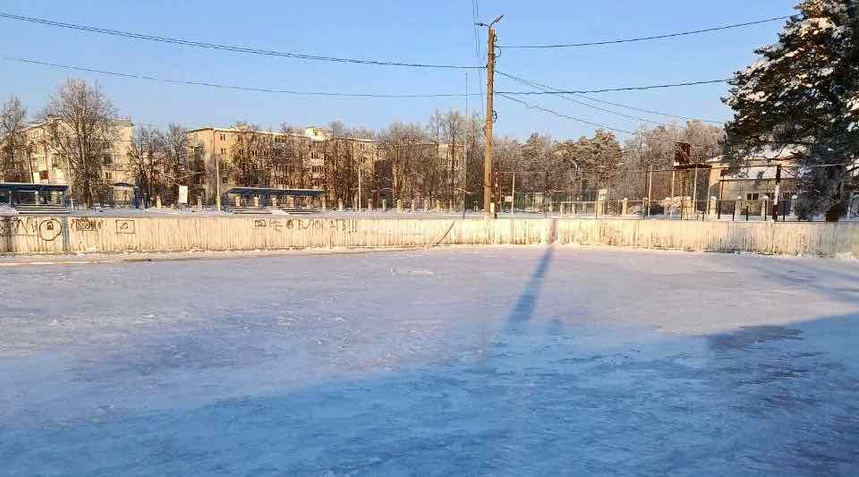 В Жуковке открылся бесплатный каток и лыжные трассы