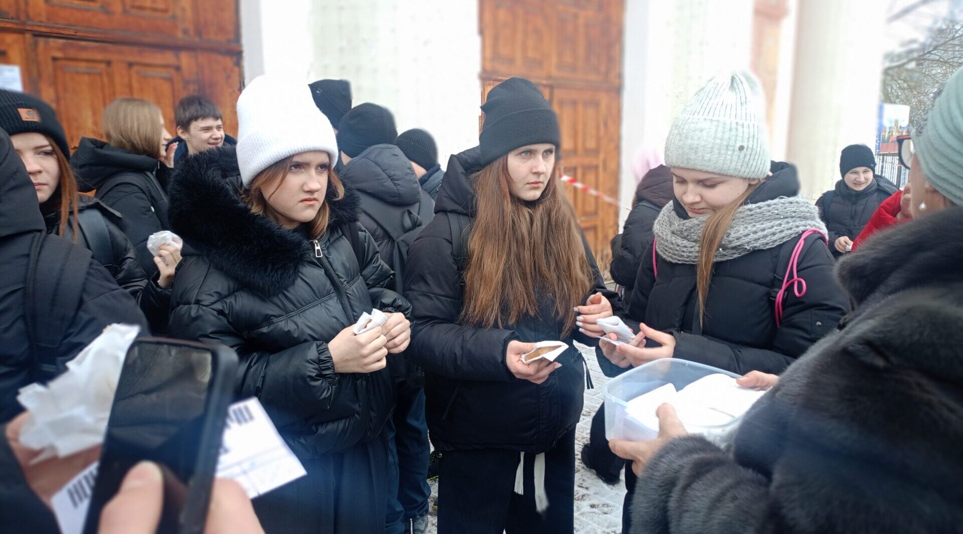 Брянские библиотекари провели памятную акцию «Блокадный хлеб Ленинграда».