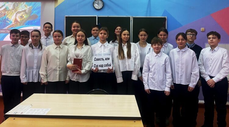 Проблему долга и ответственности обсудили климовские школьники