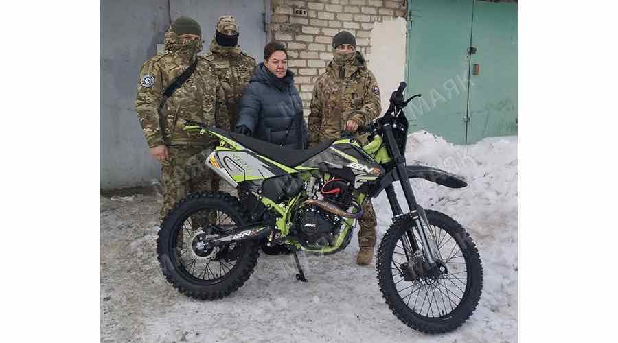 Мама погибшего бойца из Новозыбкова передала мотоцикл его сослуживцам