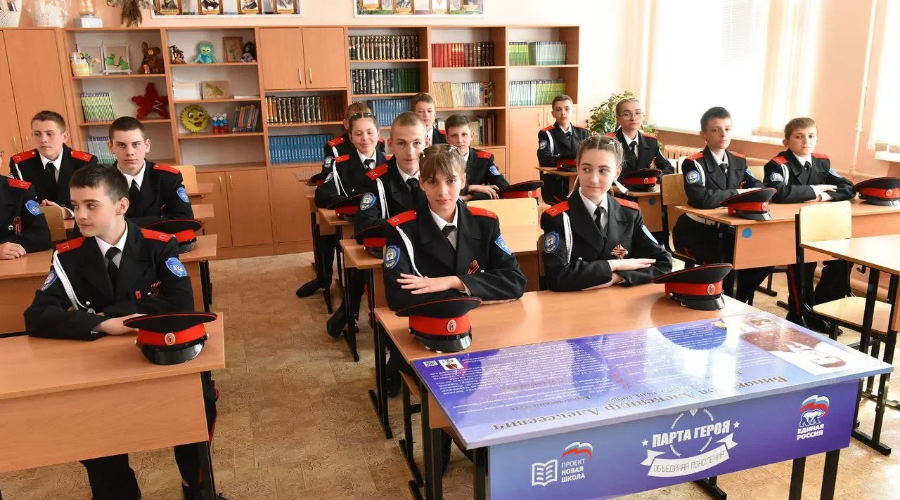 Брянщина в лидерах по  проектам «Парты Героев» и «Лица Героев»