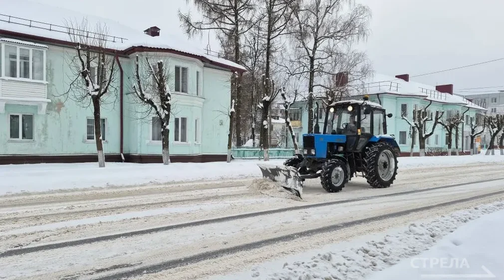Спецтехника вышла на улицы Брянска для ликвидации последствий снегопада
