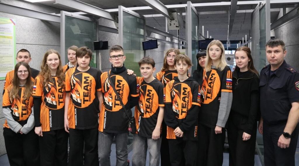 В Брянске полицейские провели экскурсию для подростков