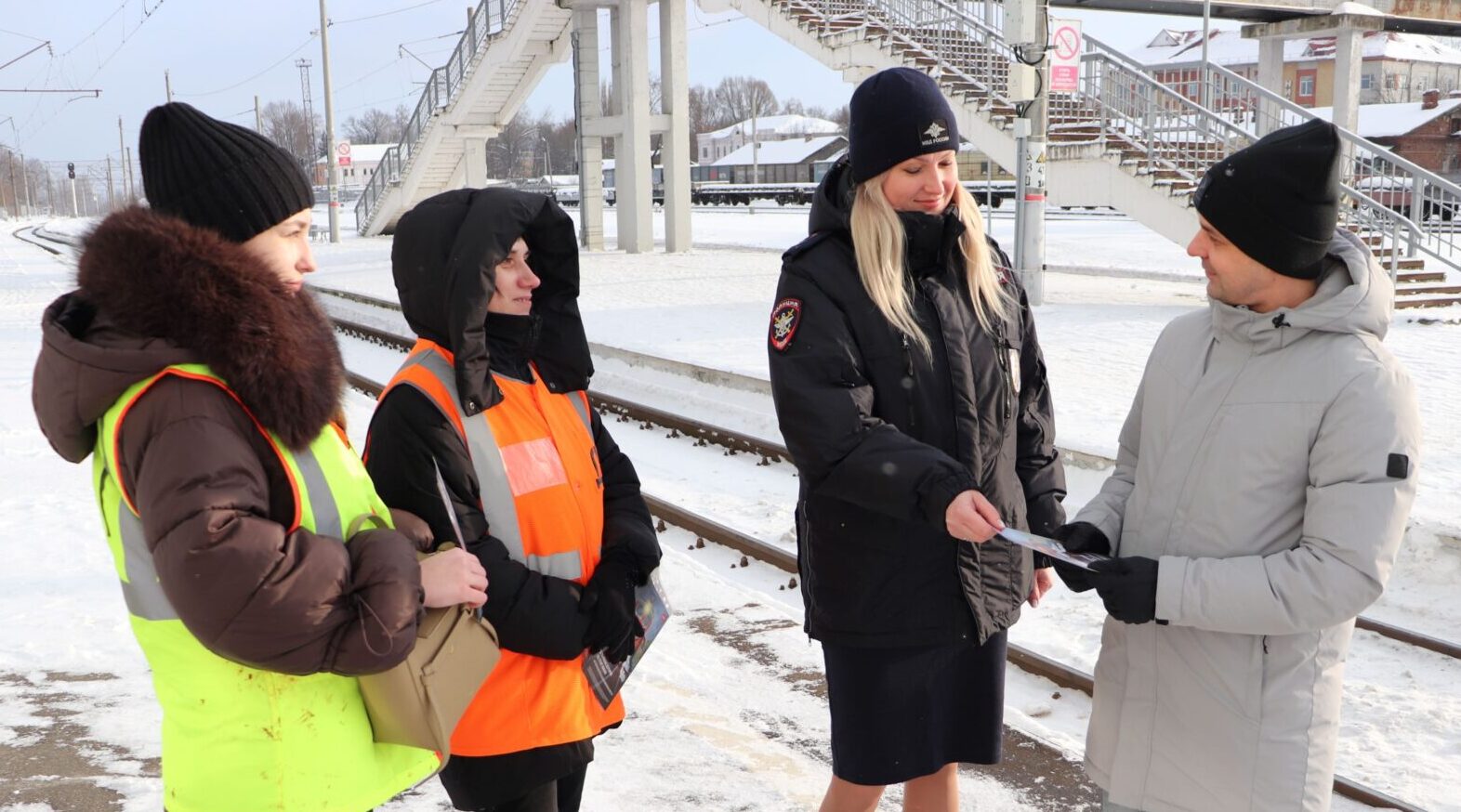 Профилактические рейды на оживлённых станциях провели брянские железнодорожники