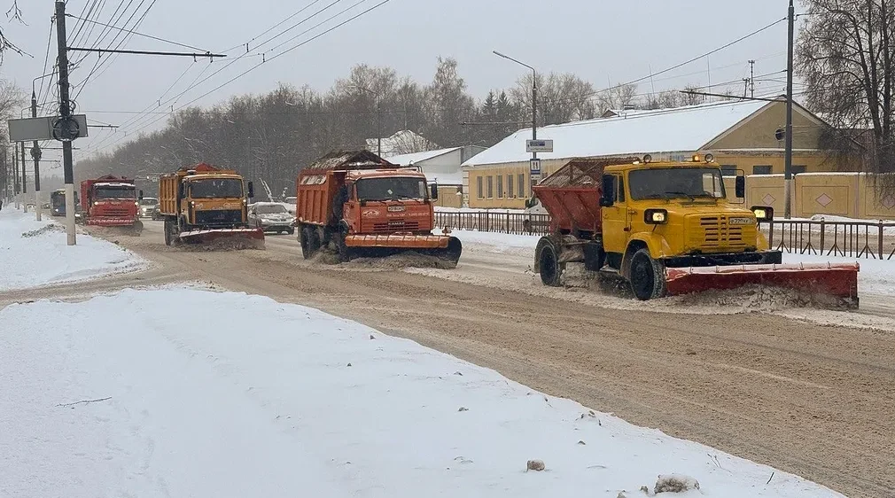 Снег с улиц Брянска убирают 58 машин