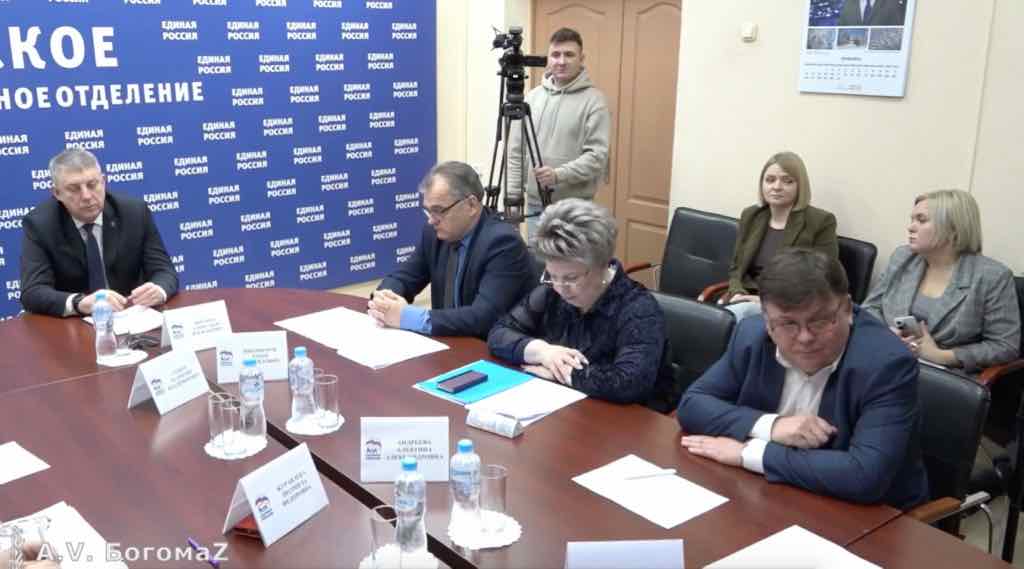 Губернатор Александр Богомаз обсудил на федеральном уровне стройку и ремонт школ