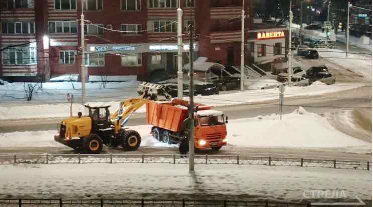 За ночь в Брянске вывезли более двух тысяч тонн снега