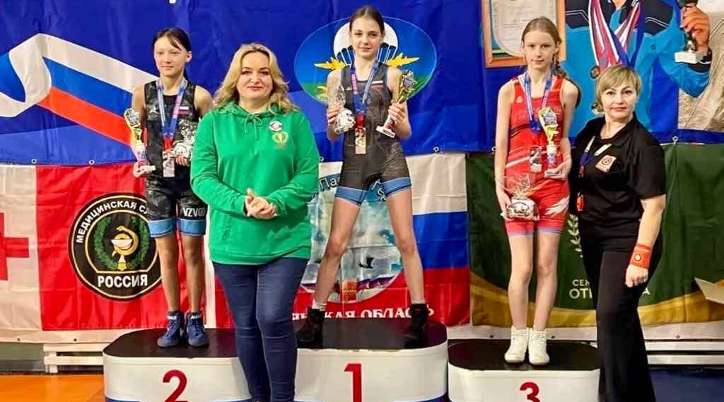 В Брянске прошел турнир по борьбе памяти героя СВО