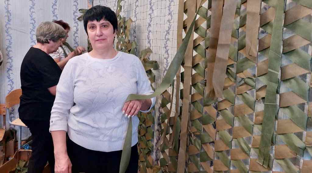 Добровольцы из Клетни сплели более 1000 маскировочных сетей для фронта