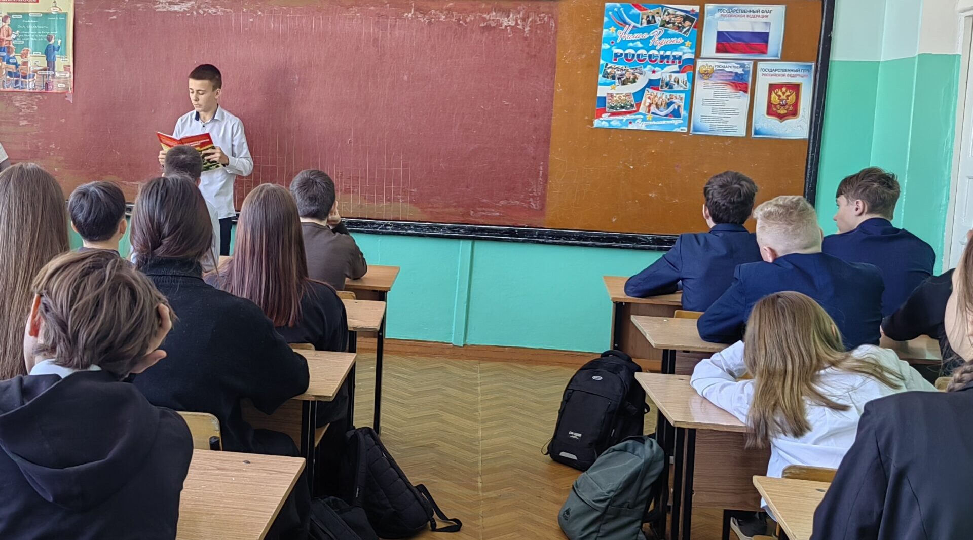 Сотрудники Детской библиотеки № 3 города Брянска провели информационный час для школьников