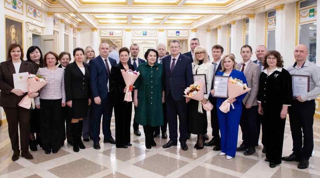 В Брянской области наградили ведущих учёных ко Дню российской науки