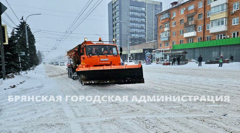 Брянские улицы очищают 49 единиц снегоуборочной техники