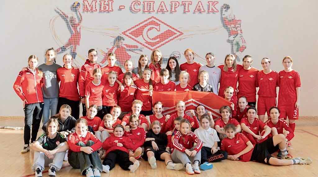 Брянский «Спартак» одержал три победы в футзале