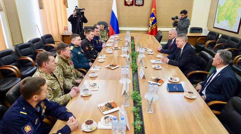 Александр Богомаз встретился с участниками программы «Брянские герои»