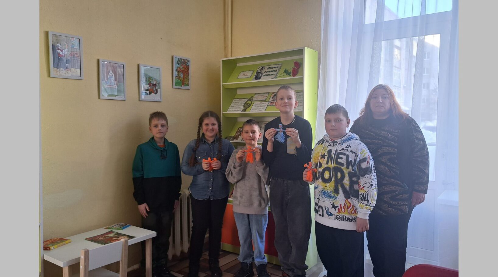 Брянские библиотекари провели для школьников мастер-класс «Подарок для героя»