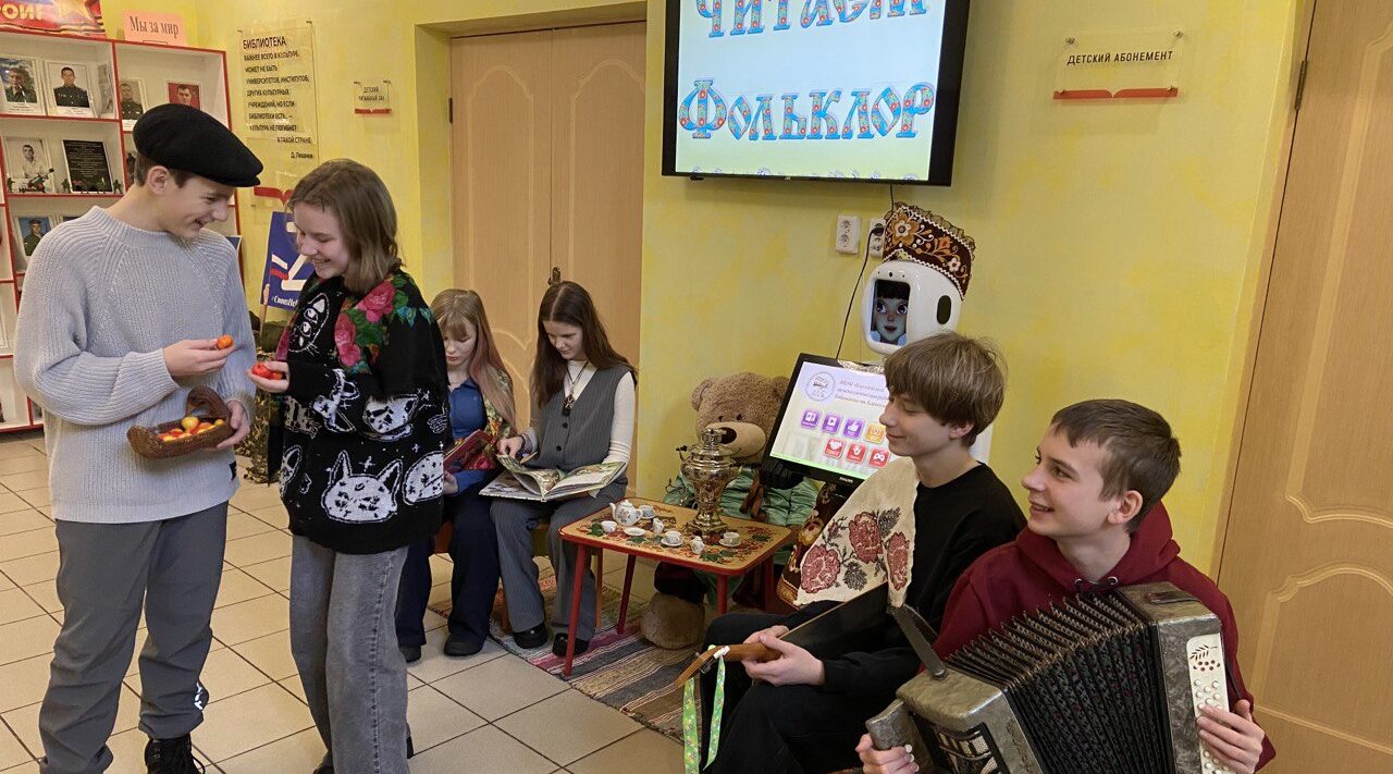 В Карачеве провели громкие чтения «Наши истоки. Читаем фольклор»