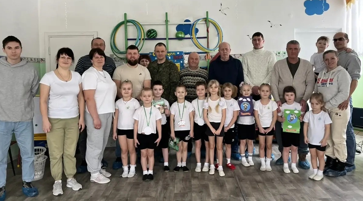 Участник СВО побывал в гостях у новозыбковских дошколят