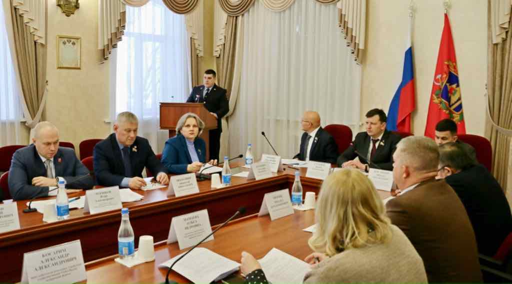 Брянские депутаты утвердили итоги дорожного фонда и привели в порядок жилищный закон