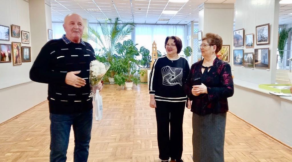 В Дятькове открылась выставка «Виражи творчества»