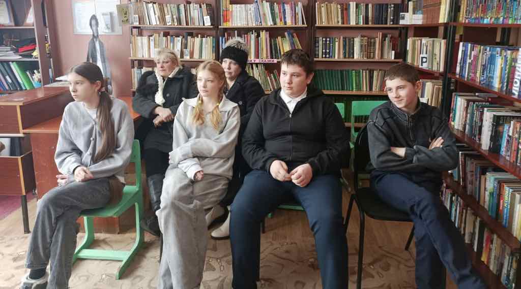 В Тростенчикской библиотеке молодежи рассказали о казачьем курене