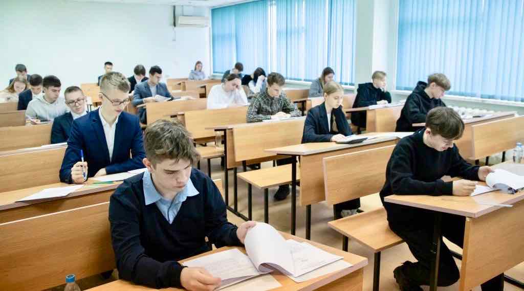 52 брянских школьника написали региональный этап олимпиады по географии