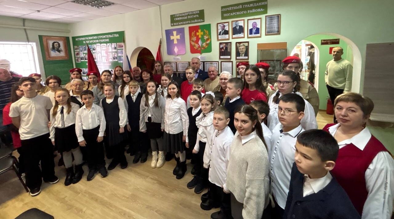 Геральдическим символам района посвятили выставку в Погаре